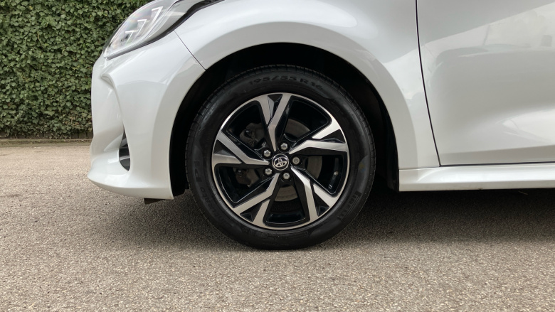 Toyota Yaris 1.5 Hybrid Design 5dr CVT Hybrid Hatchback